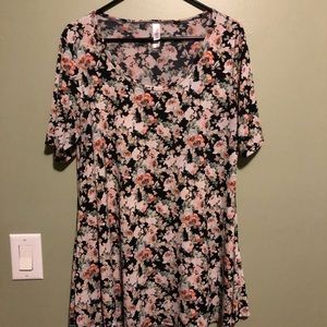 LuLaRoe floral silky Perfect-T! Size Large